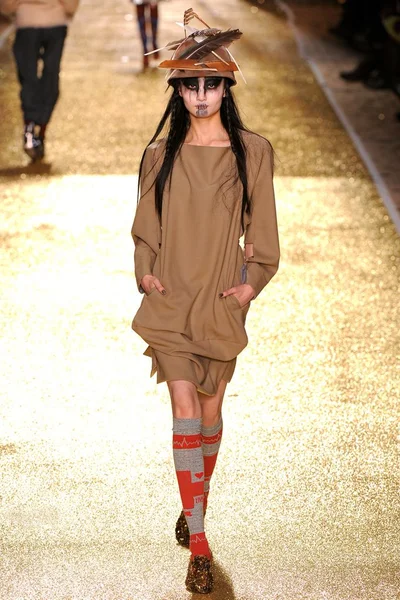 Look 4